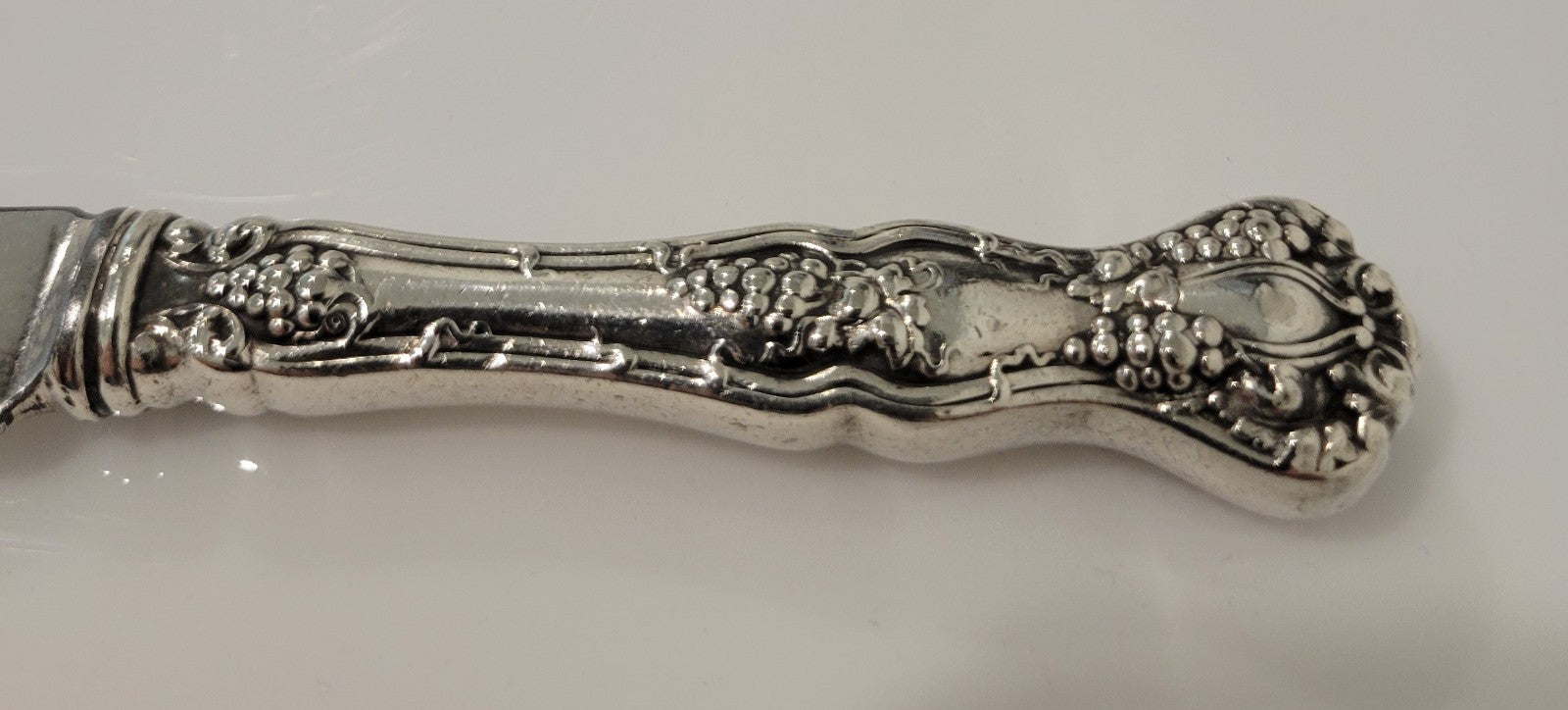 International Silver Vintage Knife Blunt no indent 8 5/8" Silverplate1