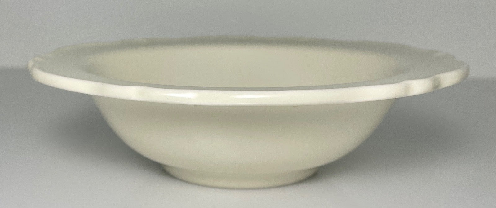 Homer Laughlin Kings Arms Tavern Williamsburg Rim Cereal Bowl 6 1/2"2