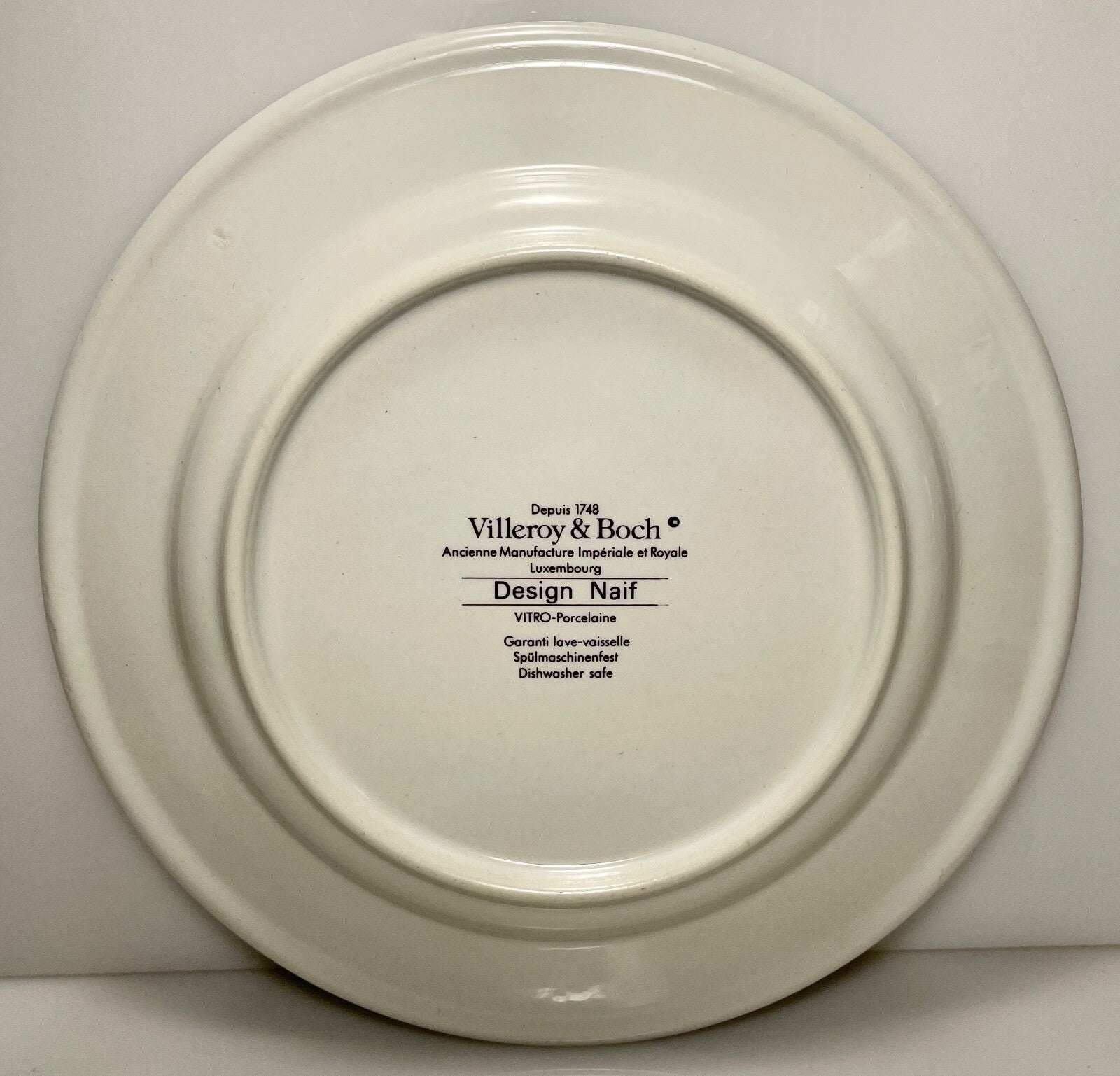 Villeroy and Boch Design Naif Dinner Plate 10 5/8" Hunter and Dog2