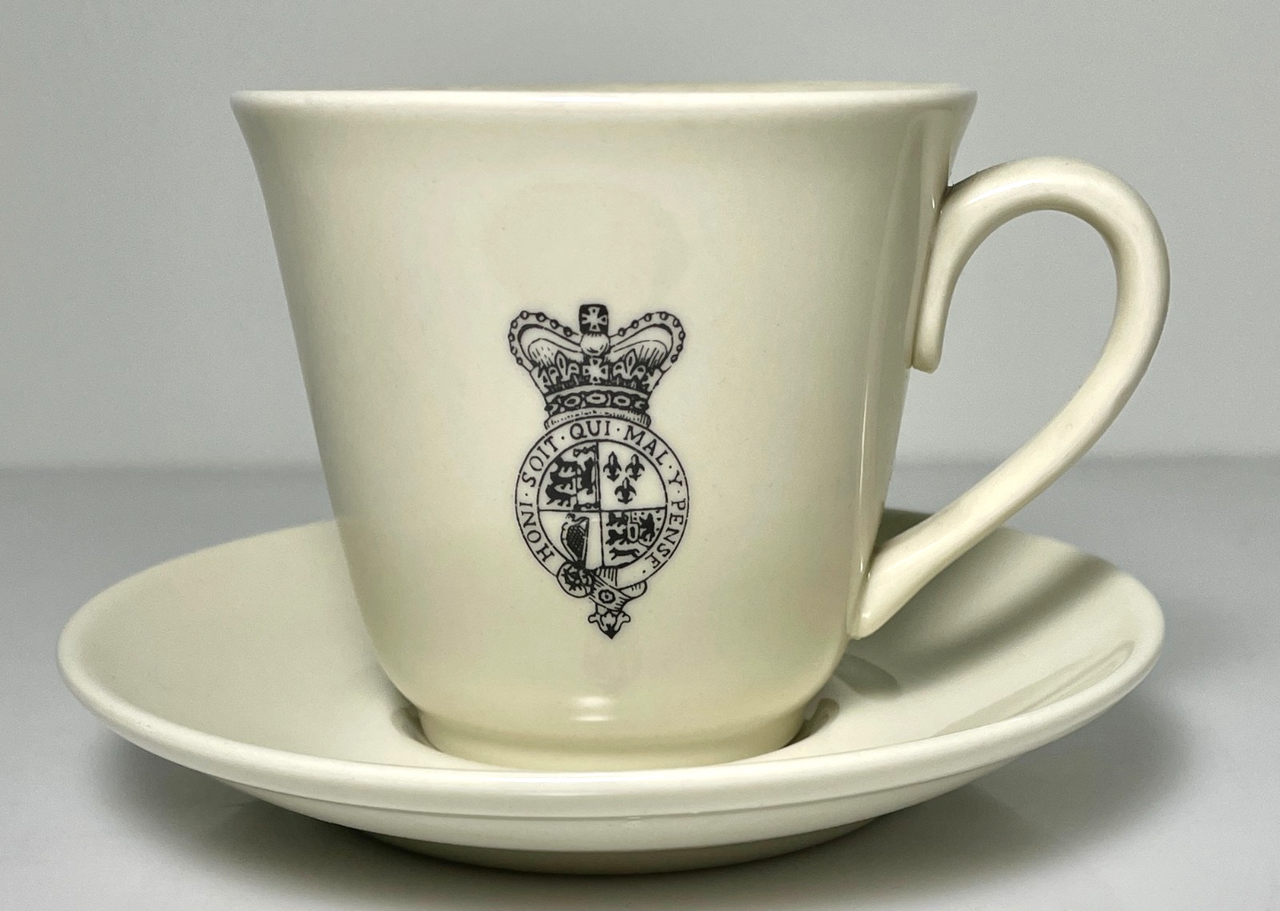 Homer Laughlin King's Arm Tavern Williamsburg Cup and Saucer Set0
