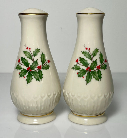 Lenox Holiday Sculpted Salt and Pepper Set 4 1/2"0
