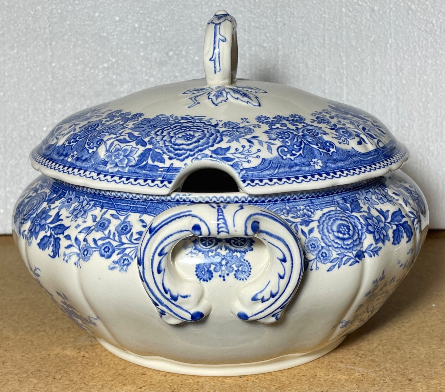 Villeroy and Boch Tureen & Lid Burgenland Blue1