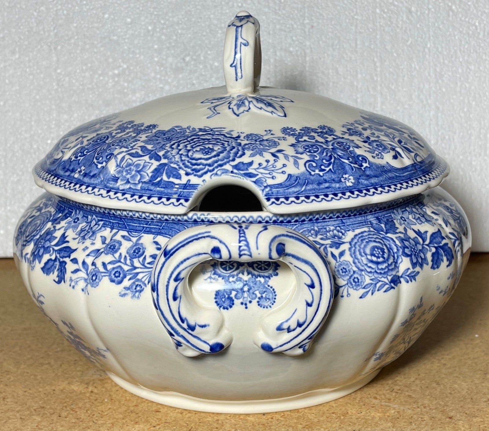 Villeroy and Boch Tureen & Lid Burgenland Blue1