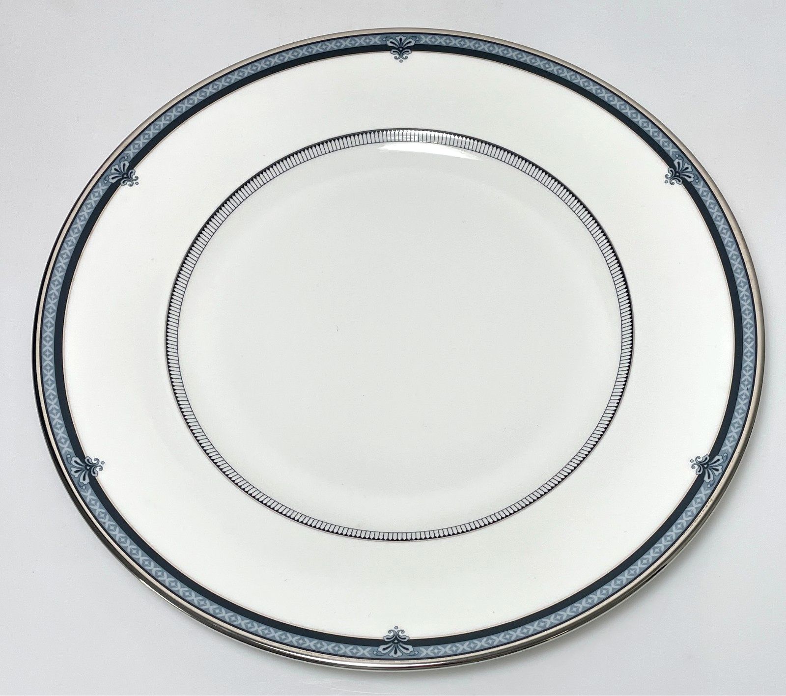 Royal Doulton Countess Dinner Plate 10 1/2"0