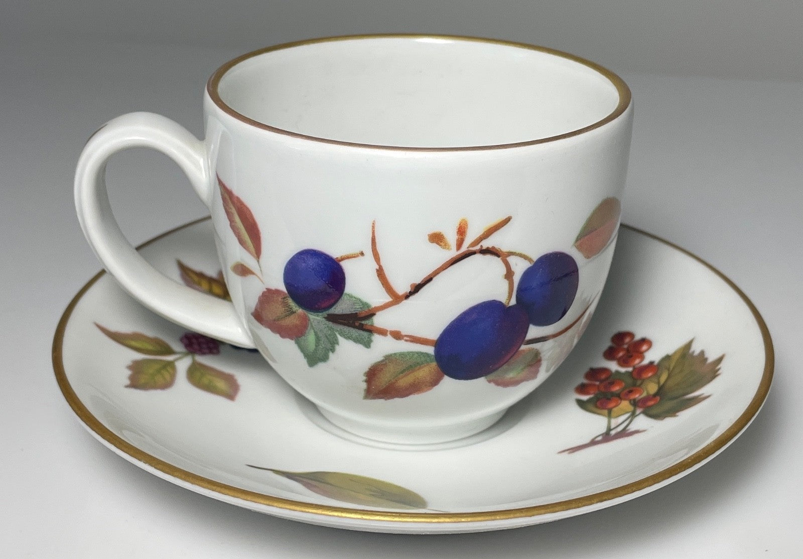 Royal Worcester Evesham Gold Cup and Saucer Set England1
