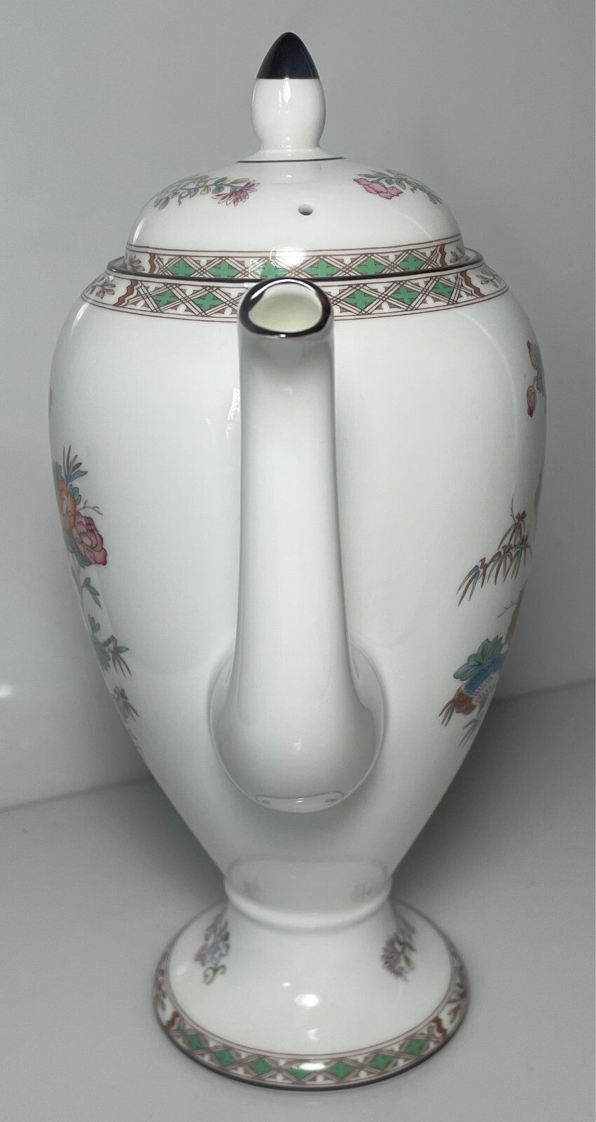 Wedgwood Kutani Crane Coffee Pot and Lid 10 1/8" 5 Cup1