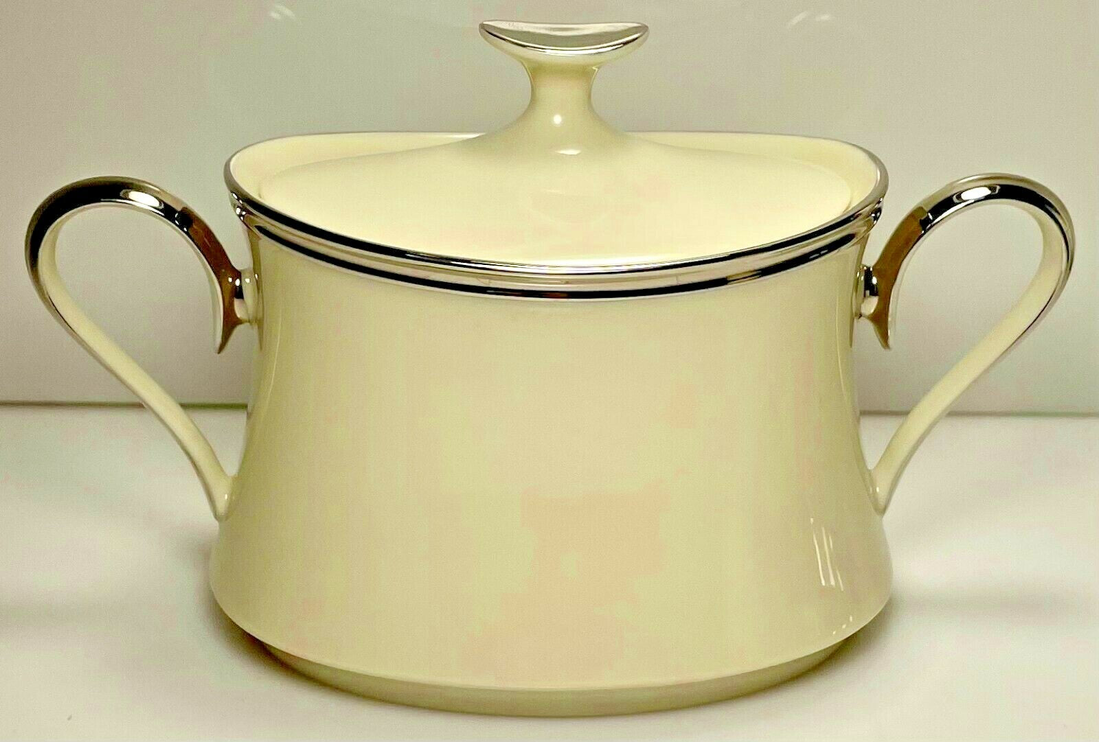 https://i.ebayimg.com/00/s/MTA4MVgxNjAw/z/KU4AAOSwPzthlufw/$_57.JPG